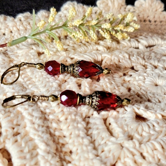 Romantic Victorian Ruby Red Drop Earrings - Picture 5 of 12